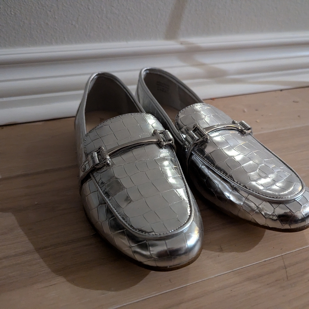 NWOT Aldo Size 8 Silver Croc-Embossed Women's Loafers